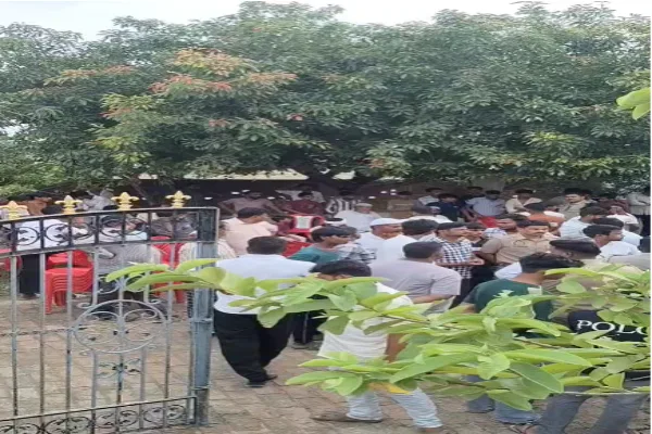 ट्रैक्टर-ट्रॉली की चपेट में आया 8 साल का मासूम, अम्बेडकरनगर में दर्दनाक हादसे के बाद चालक हिरासत में