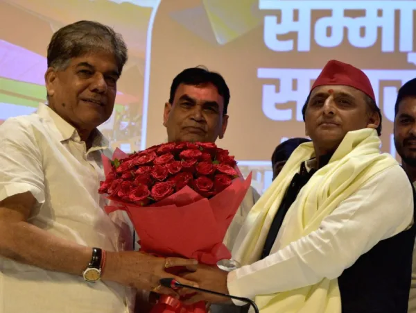 इंजीनियरिंग की पढ़ाई, 26 साल में सांसद और 38 की उम्र में मुख्यमंत्री... जानिए अखिलेश यादव के राजनीतिक सफर की पूरी कहानी