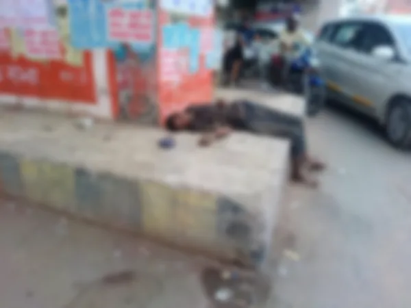 पुलिस चौकी के पास मिला शव, पहचान नहीं होने से उलझी जांच - सीसीटीवी फुटेज खंगाल रही पुलिस