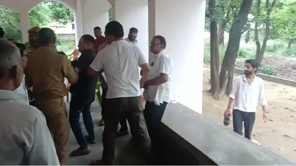 रामनगर तहसील में नाजिर और पेशकार के बीच मारपीट, वायरल वीडियो के बाद जांच के निर्देश