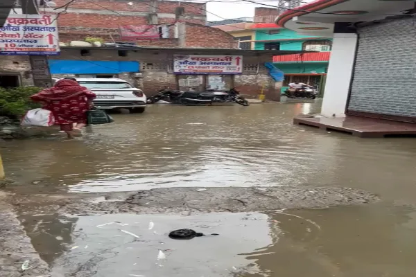 कुछ देर की बारिश और गलियां बनीं तालाब, कृष्णा नगर कॉलोनी के लोग परेशान