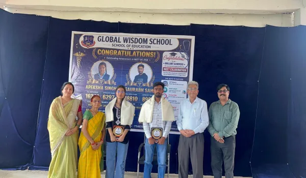 नीट यूजी 2026 में शानदार प्रदर्शन करने वाले विद्यार्थियों को मिला सम्मान, स्कूल में गूंजीं तालियां